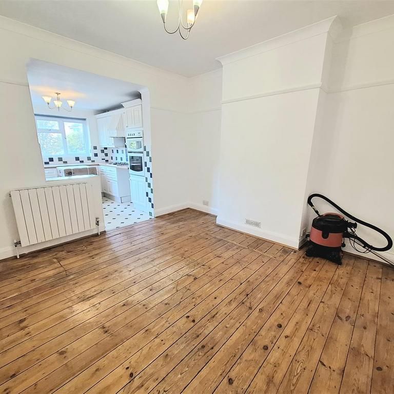 4 bedroom semi-detached house to rent - Photo 1