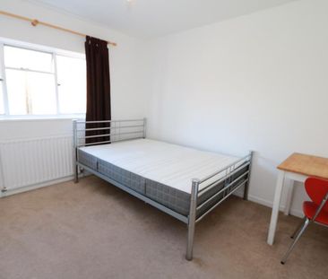 South Terrace, Surbiton, Surrey, KT6 - Photo 4