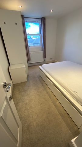 Room in a Shared House, Khama Rd, SW17 - Photo 5
