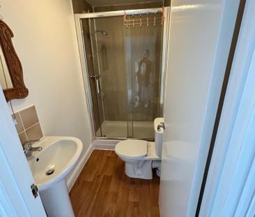 6 bedroom flat to rent - Photo 4