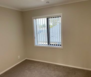 (Rent updated) Modern 3 Bed, 1.5 Bath Townhouse - Photo 6