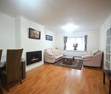 3 bedroom end of terrace house to rent - Photo 1