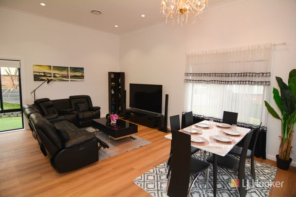 High Set Executive Home - Photo 1