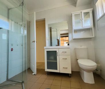 “Quiet Block & Study Room & Close to Caste Tower Shopping Mall and ... - Photo 1
