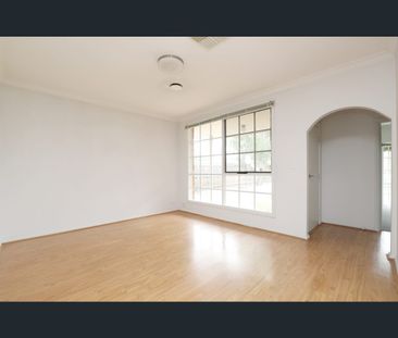1/7 Kernan Street, Strathmore, Vic 3041 - Photo 2