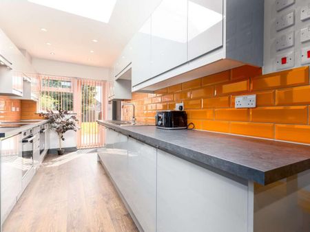 1 bedroom in a house share to rent - Photo 4