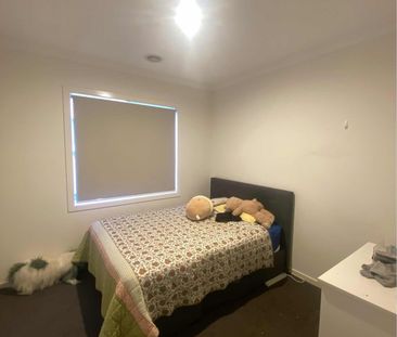 Fabulous 4Br Home in Upper Point Cook! - Photo 4