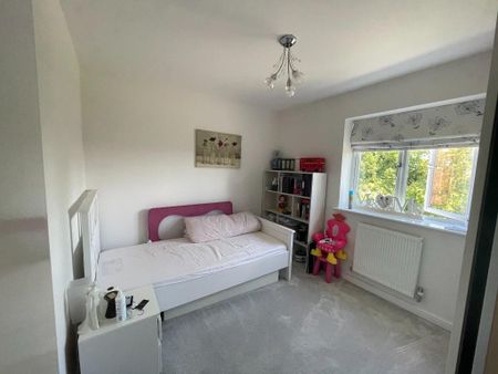 4 bedroom detached house to rent - Photo 3