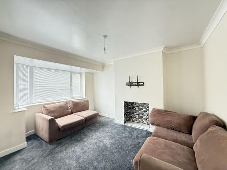 3 bedroom semi-detached house to rent - Photo 2