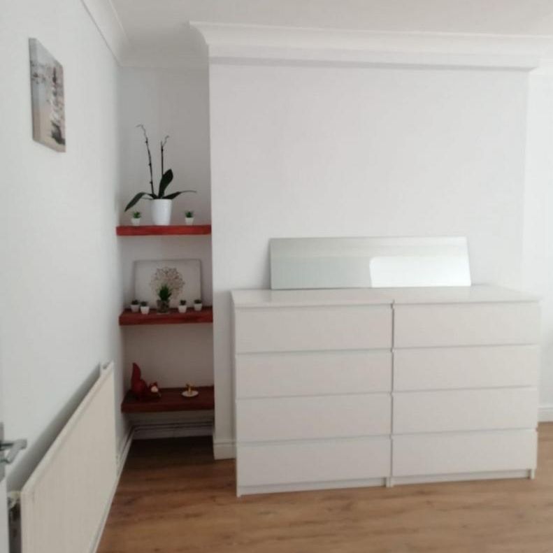 3 bedroom flat share to rent - Photo 1