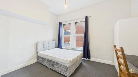 4 bedroom terraced house to rent - Photo 2