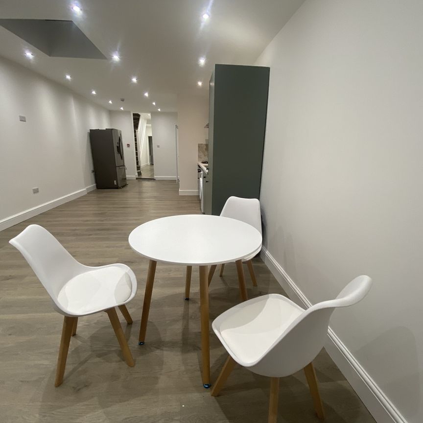 Room in a Shared House, Shaftesbury Road, E7 - Photo 1