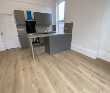 Auckland Road, DONCASTER - Photo 4