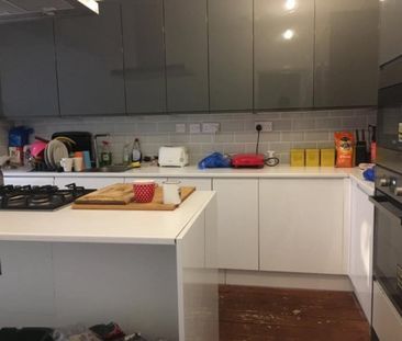 Room in a Shared House, Kenley Road, SW19 - Photo 4
