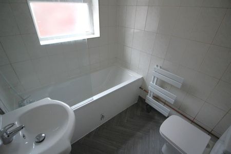 2 bedroom terraced house to rent - Photo 4
