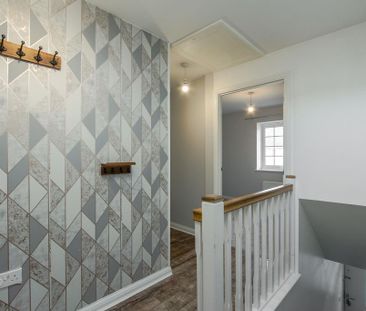 2 bedroom coach house to rent - Photo 2