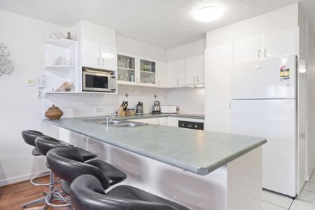 OVERLOOKING CURRUMBIN CREEK - FURNISHED UNIT - Photo 5