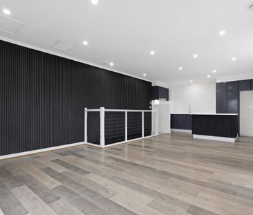 Stylish & renovated townhouse - Walk to Station! - Photo 1