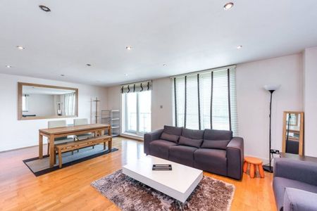 St George's Wharf - Photo 2