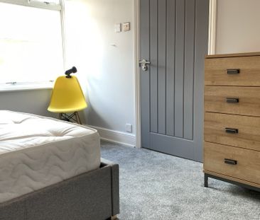 BEDROOM 5 – SMALL SINGLE WITH SHARED BATHROOM AND SEPERATE TOILET - Photo 4