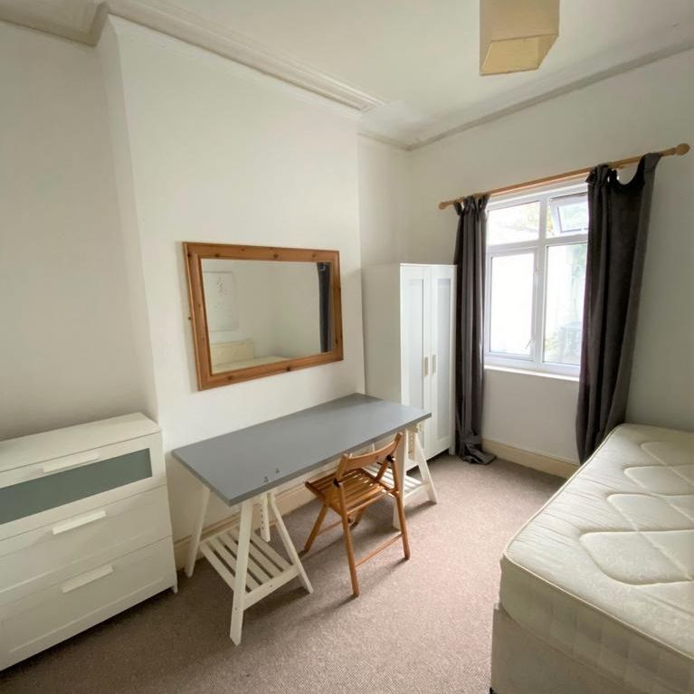 6 bedroom terraced house to rent - Photo 1