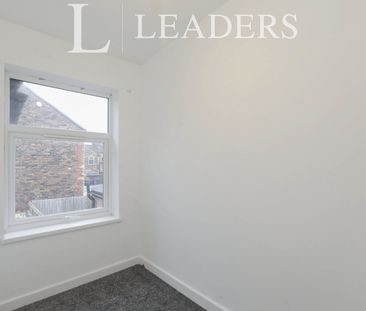2 bedroom house to rent Victoria Street, ST5 - Photo 5
