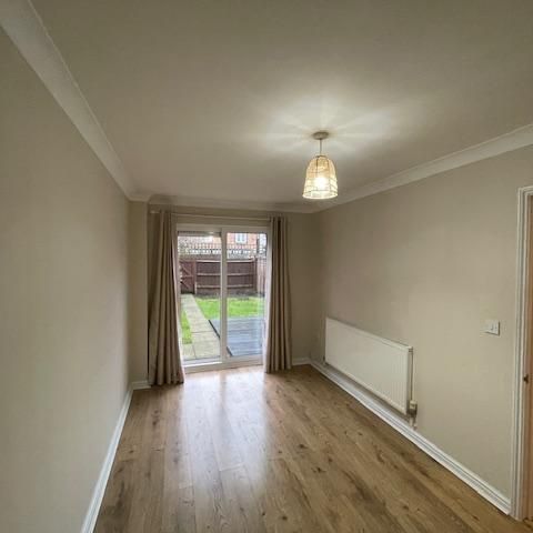 3 bedroom townhouse to rent - Photo 1