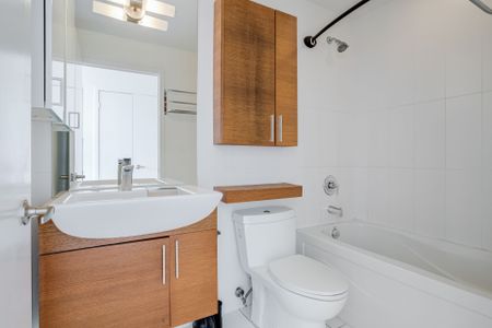 For Lease - 25 Capreol Court Unit# 3207, Toronto, Ontario - Photo 5