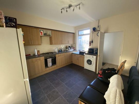 1 bedroom in a house share to rent - Photo 1