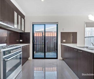4 BEDROOM STUNNER IN THE ALAMANDA SCHOOL ZONE !! - Photo 6
