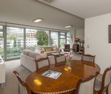 Welcome home to apartment 5B Montreaux Apartments - Photo 3