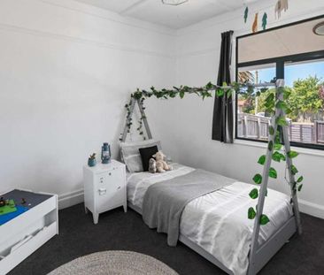 Cutie on Puriri - Photo 3