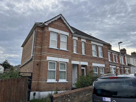 3 bedroom semi-detached house to rent - Photo 5