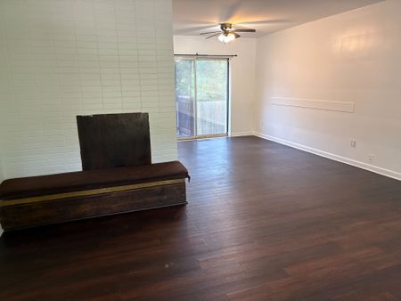 For Lease - 4130 Lawrence Avenue, Toronto, Ontario - Photo 4