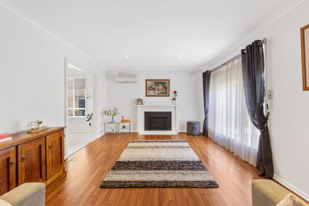 Space, Comfort and Convenience - Gardening Included! - Photo 2