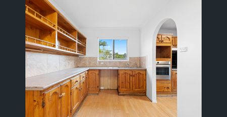 High set, relaxed Living in a Central Location! - Photo 5