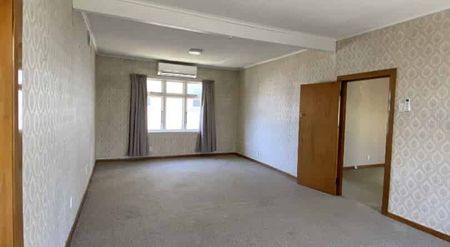 Character on Waltons Ave - Photo 5