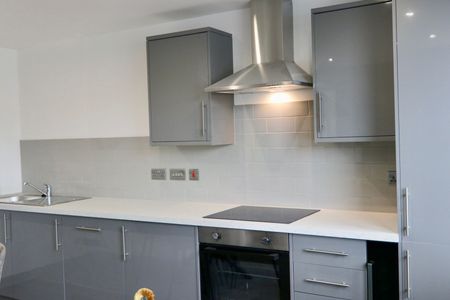 NEWLY REFURBISHED 1 BED APARTMENT - LEEDS - Photo 4