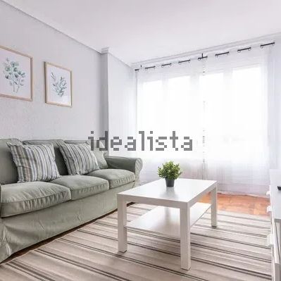 Alquiler de piso en Calle Floranes - Foto 1