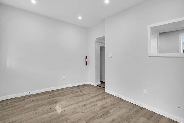 For Lease - 11 Scott Street, St. Thomas, Ontario - Photo 1