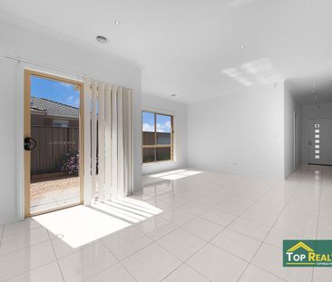 🏡 STYLISH & LOW-MAINTENANCE LIVING IN PRIME TRUGANINA LOCATION! ✨ 📍... - Photo 1