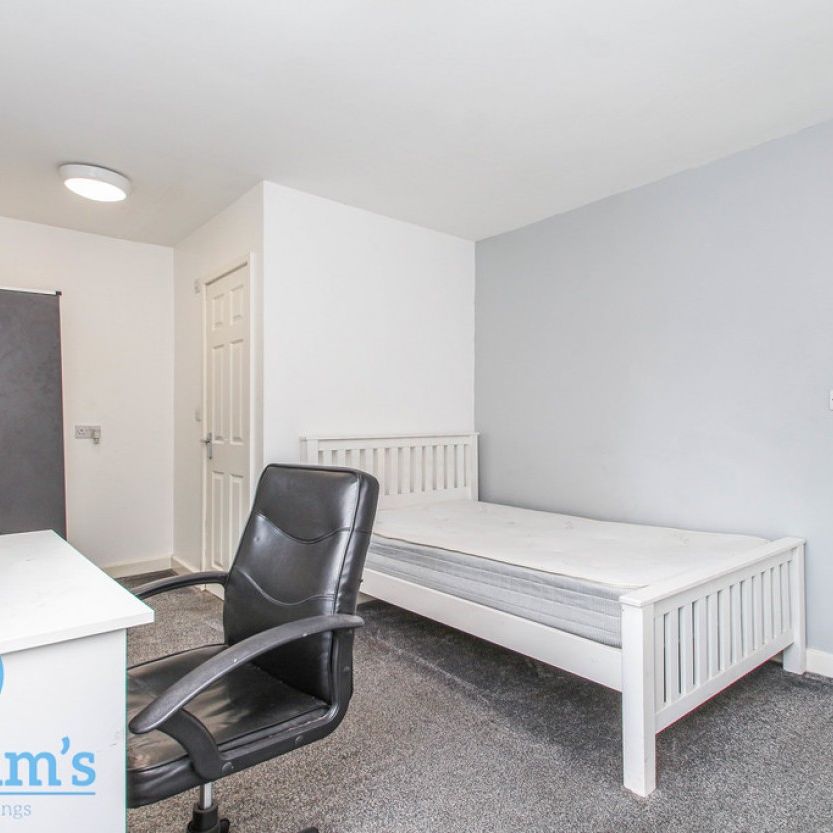 4 bed Semi-Detached House for Rent - Photo 1