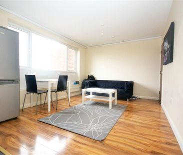 Alexandra Road, Hounslow, Middlesex, TW3 - Photo 4