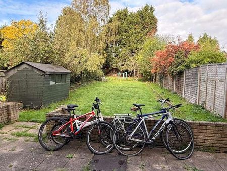 Surbiton, Surrey, KT5 - Photo 5