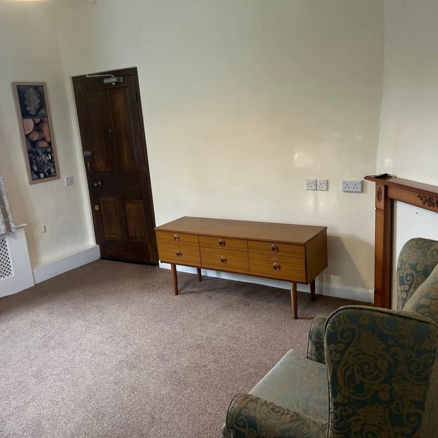 2 bedroom Flat To Let - Photo 1