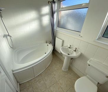 3 bedroom end of terrace house to rent - Photo 6