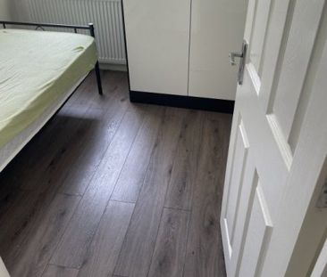 Room in a Shared House, Ham Park Road, E15 - Photo 2