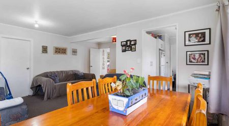 ovely three-bedroom home - Photo 2