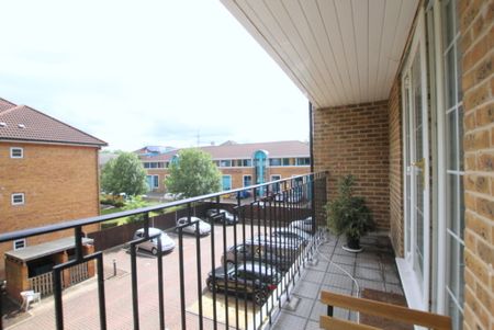 2 Bedroom Apartment, North Road, Wimbledon - Photo 2