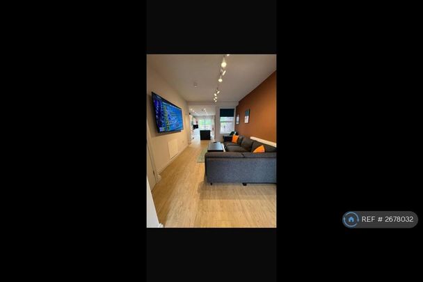 6 bedroom terraced house to rent - Photo 1